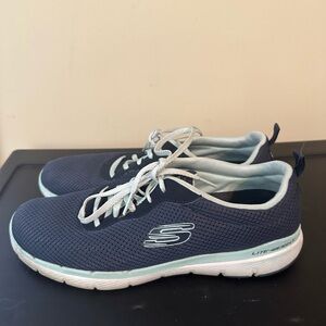 SKECHERS Sneakers Shoes Womens size 8 Lite Weight
